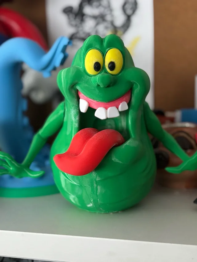 Criatura forjada en verde